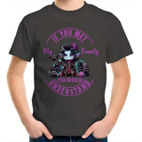 Meet my Family Angry Girl AS Colour Kids Youth T-Shirt Ogo Merch